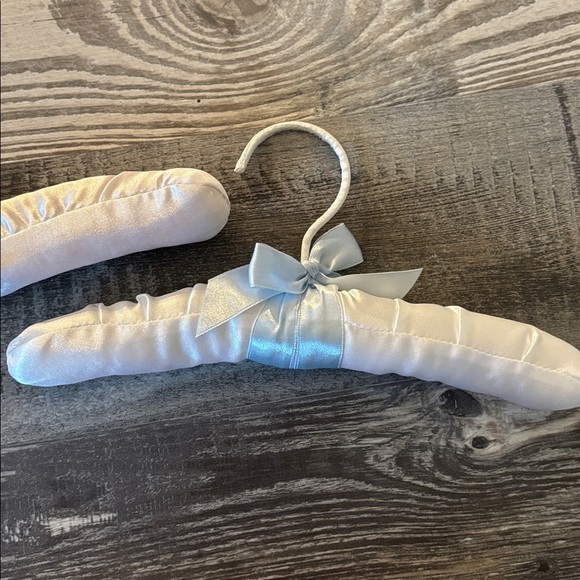 Vintage padded silk baby hangers (2) - Picture 2 of 3